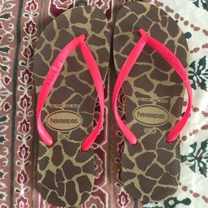 Haviannas Flip Flops - giraffe print, sz 37-38